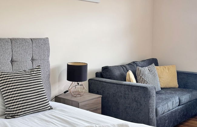 Heathrow Stay 5 Mins to the Terminals - Foto 2