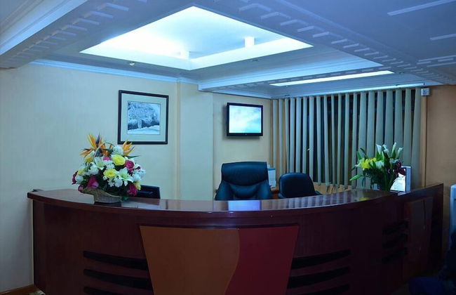 Pinnacle Court Apartments - Photo 2