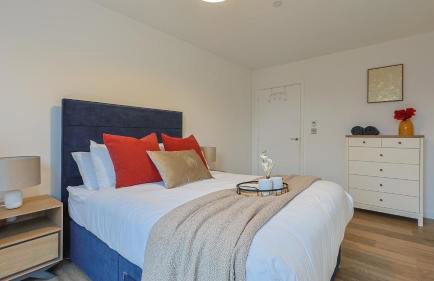 2-Bedroom Modern apt with Gym, roof terrace, Free Parking and 3 min walk to train st - Foto 11