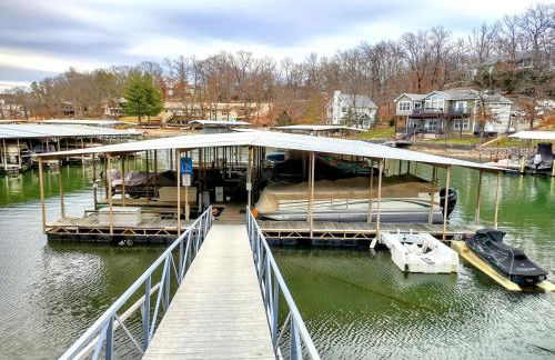 F Lakefront! Remodeled, Sleeps 4, Boat Slip, Patio, WiFi, Cable, Pool - Foto 43