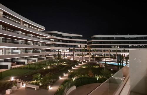 Luxury complex beachfront apartment, infinity pool, sauna, gym and large terrace - Foto 14