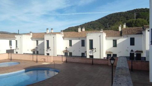 Beautiful Duplex with a Patio - Photo 4