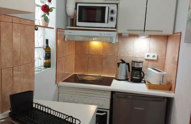 Private Sunny Terrace Studio - Secure Bike or Board Lockup - Foto 5