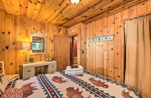 California Retreat with Deck, Fire Pit and Grill! - Foto 16