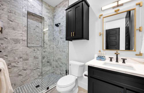 Lakefront Stay for 16 with Pool Dock & Game Room - Foto 24