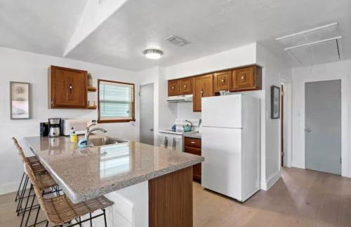 Cozy beach house with ocean views, fire pit and game room - Photo 9