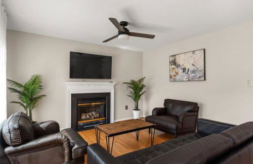 5 BedRooms Family retreat with GameRoom Near DC & Qunatico - Photo 40