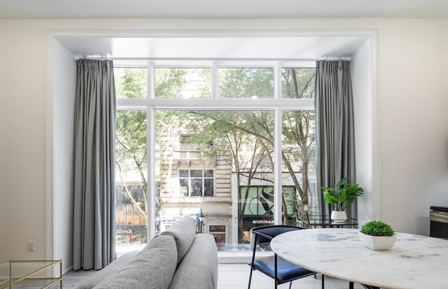 Sosuite Window Wall 1BR Apt w W D Desk - Photo 3