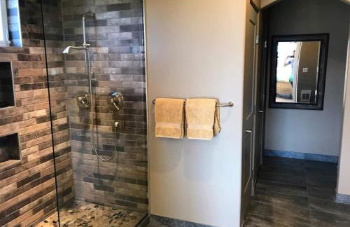 Barnwood Chateau with 2 Master Suites Hot Tub - Foto 38