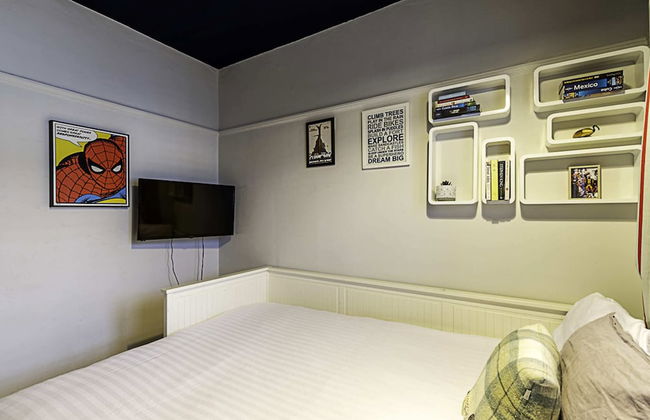 Gorgeous 4-bed Home With a Fireplace and Terrace - Foto 23