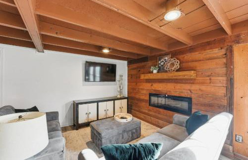 Renovated 1950s Barndominium Pet-Friendly & Modern - Foto 8