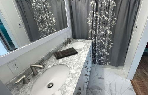 Downtown Rockford Duplex - Foto 9