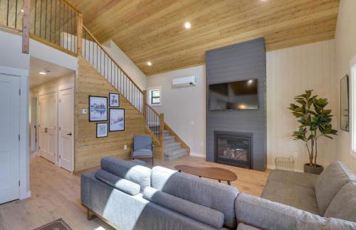 Lakeside Cabin Retreat with Private Hot Tub! - Foto 5