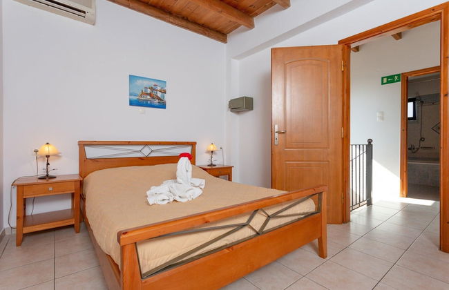 Spiros Beach Villa Large Private Pool Walk to Beach Sea Views A C Wifi Car Not Required - 971 - Foto 4