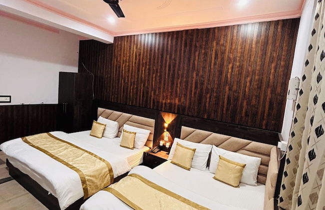 Shri Krishna Divine Dham - Photo 12