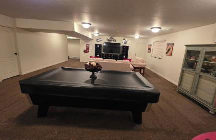 Wasatch Retreat 5 bed 3 5 bath pool table game room - Photo 55