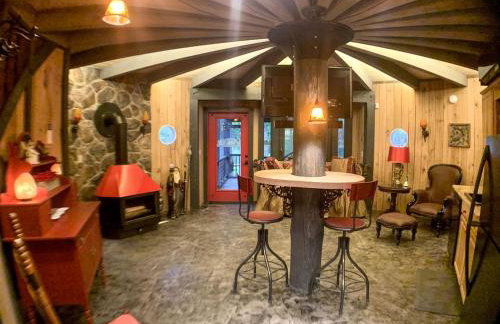 Unique Hobbit House Accommodation with a Private Hot Tub in Shenandoah, Virginia - Foto 18