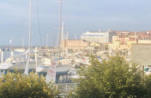 1 linea de playa puerto deportivo Vistas al mar recién reformado - Photo 51