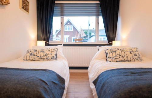 Clifftop Coastal Retreat - Accessible Pet Friendly Sea View - Sleeps 8 - Perfect for Contractors and Long Stays - Foto 9