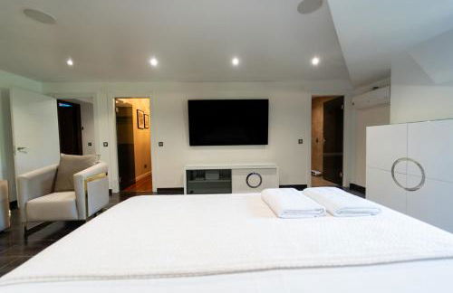 Luxury Vacation Villa - Photo 29