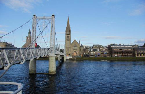 Scardroy Homes Inverness - Central 2 Bedroom with Parking WiFi Smart TVs Sleeps up to 6 - Foto 31