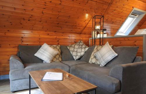 Cear 2- Private Hot Tub- Perth-Pet Friendly Lodge - Photo 8