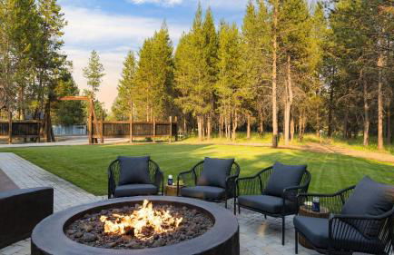 Newly Built • Sauna • Hot Tub • Cold Punge Lazy River Glamp-House by AvantStay - Foto 4