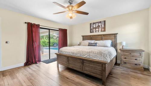 Bright and Comfy 5 Star Location with a Heated Pool - Photo 4