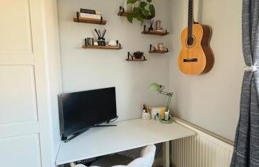 Stylish 2-Bed house, workspace & Easy London Access! - Foto 12