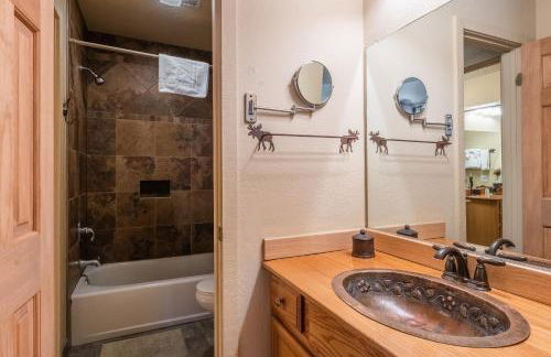 New Listing 2 bedroom and Loft 2 bath Summit E Bldg 12 condo sleeps 8 Steps to Eagle Lodge Chair 15 - Foto 12