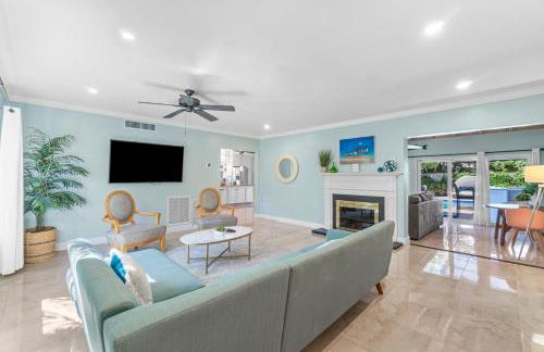 Across from Beach- 3 Master Suites, Heated Pool & Spa, Tanning Ledge, Golden Tee - by Maven Vacation Rentals - Foto 8