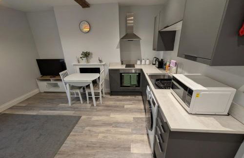 Modern & Stylish 1-Bed Apartment - inc parking - Photo 10