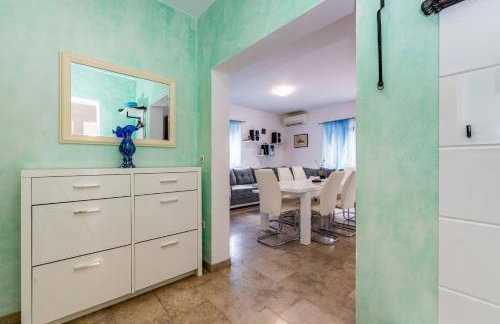 Beautiful villa Eden with pool and jacuzzi immersed in the vegetation - Foto 14