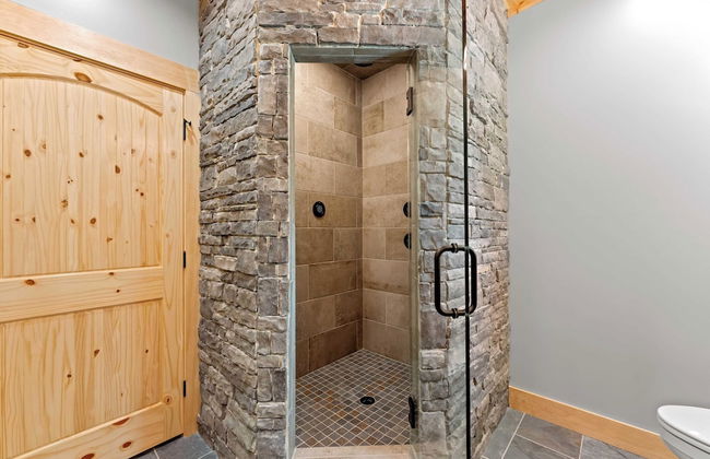 Black Bear & Blue Heron by Avantstay 2 Lakefront Homes, Sleeps 43 Pool, Dock, Theater - Foto 52