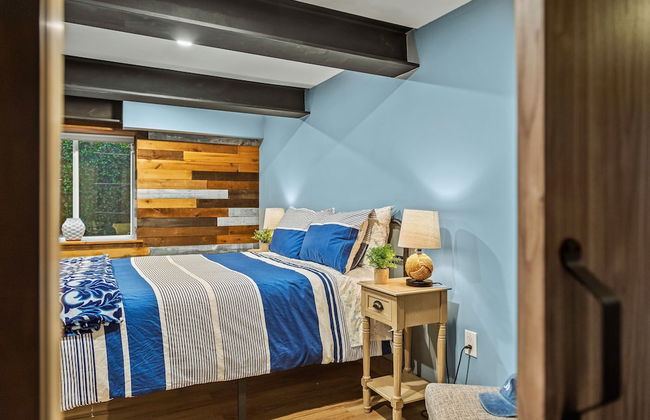 The Bigwood Cabin by Avantstay Hot Tub Firepit Pool Table Private Yard - Photo 53