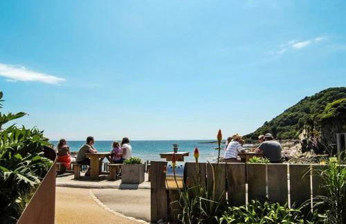 Cosy Beachfront Retreat with Stunning Sea Views and free Parking - Foto 9