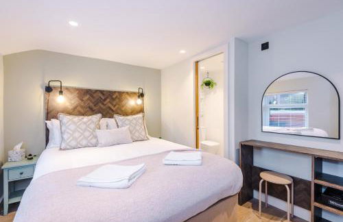 Foden's House by YourStays - 2 Bedroom Cottage in Sandbach with gorgeous dining room extension, High end finish - Foto 9