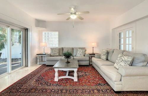 STEPS FROM THE BEACH, BEST LOCATION, 2 BDRM 2 BTH - Foto 12