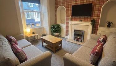 The TEVIOT in the centre of Melrose - Foto 1