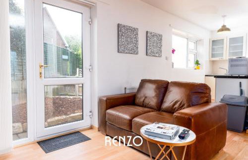 Bright and Warm 1-bed Annexe in West Bridgford, Nottingham by Renzo, Free Driveway Parking! - Foto 3