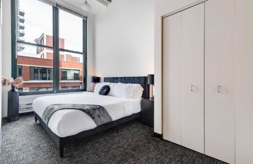 West Loop - City Views With In & Out Parking 2 - Photo 10