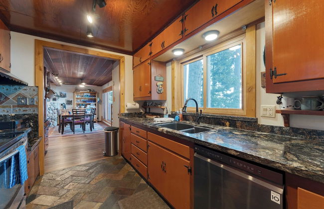 Lakefront Haven by Avantstay Minutes to Ski Resorts Private Dock - Photo 17