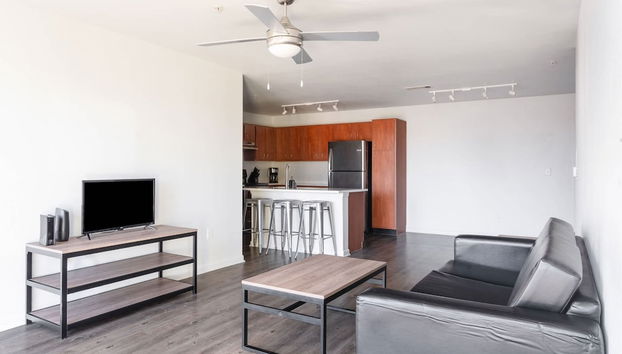 Modern Condo With Pool, Gym, Workspaces & BBQ - Foto 4, Zimmer