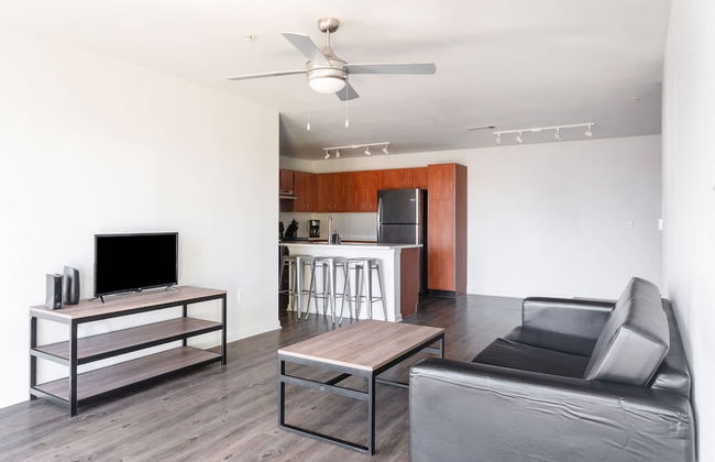 Modern Condo With Pool, Gym, Workspaces & BBQ - Foto 4