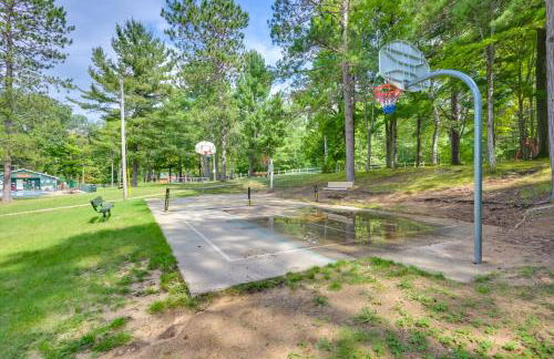 Deck and Fire Pit Near ATV trails in Gaylord - Foto 33