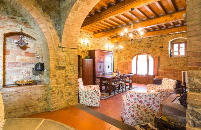 Holiday Home in Town Center with Pool, Garden, Hot Tub - Foto 28