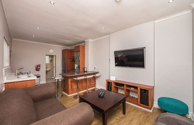 Contemporary 4 Bedroom Home - Photo 13