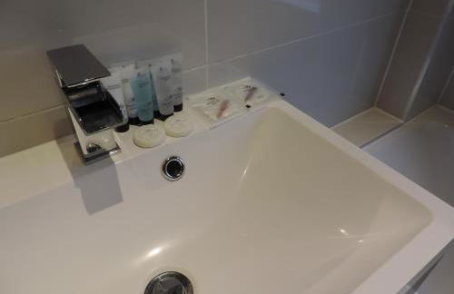 4 Bed Farnborough Air Accommodation - Foto 28