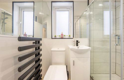 Modern Split Level 2BR Spacious Apt Maida Vale - Photo 19