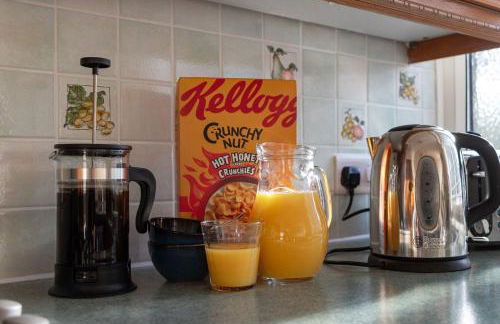 Baywatch Sea View Retreat - Photo 8